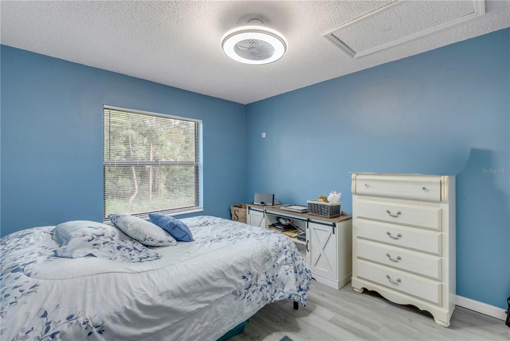 For Sale: $155,000 (2 beds, 2 baths, 864 Square Feet)