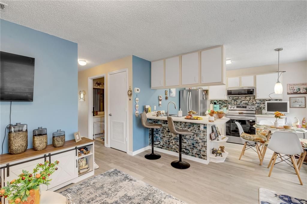 For Sale: $155,000 (2 beds, 2 baths, 864 Square Feet)