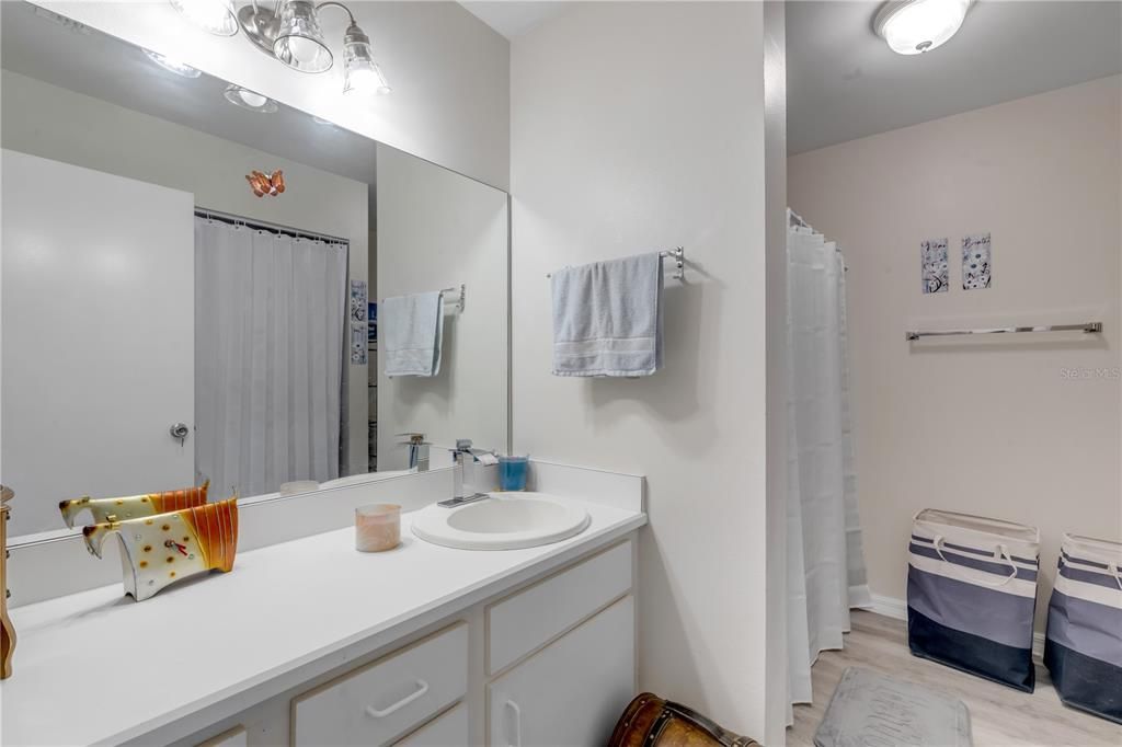 For Sale: $155,000 (2 beds, 2 baths, 864 Square Feet)