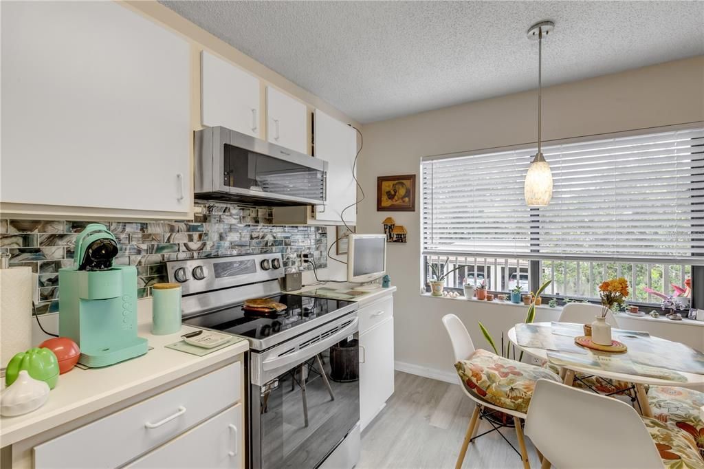 For Sale: $155,000 (2 beds, 2 baths, 864 Square Feet)