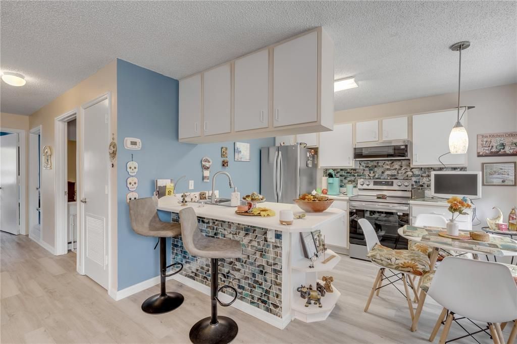 For Sale: $155,000 (2 beds, 2 baths, 864 Square Feet)