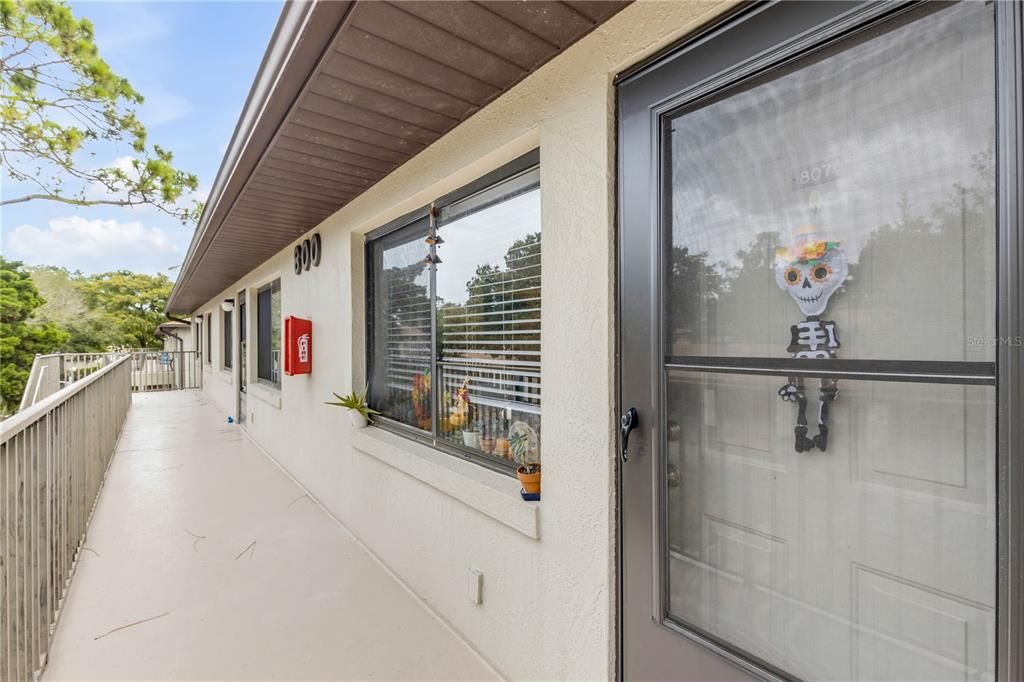 For Sale: $155,000 (2 beds, 2 baths, 864 Square Feet)