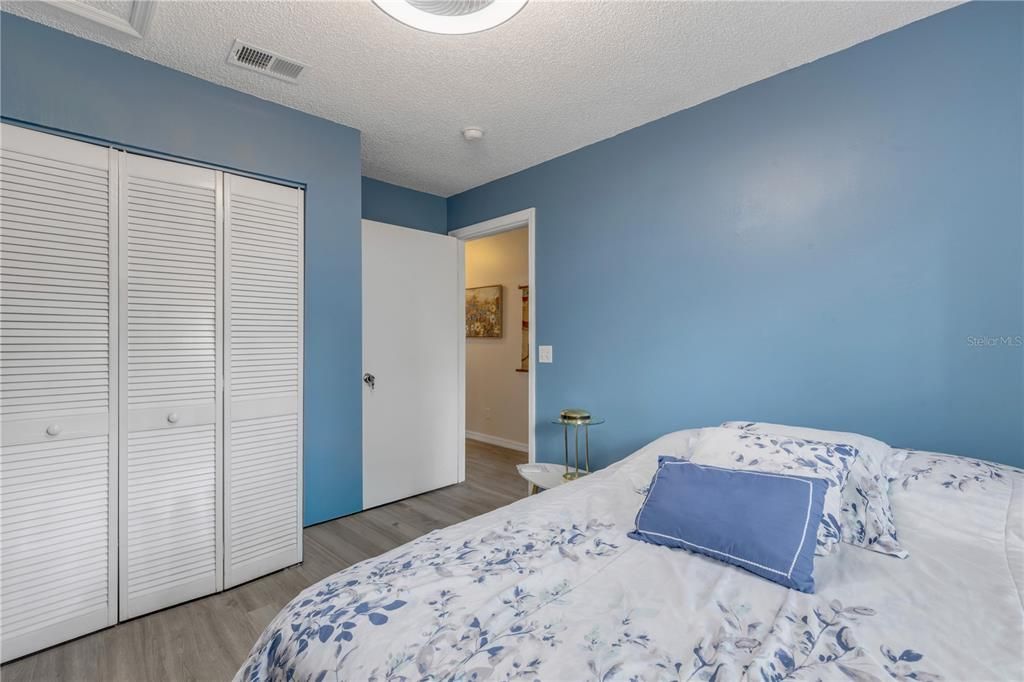 For Sale: $155,000 (2 beds, 2 baths, 864 Square Feet)