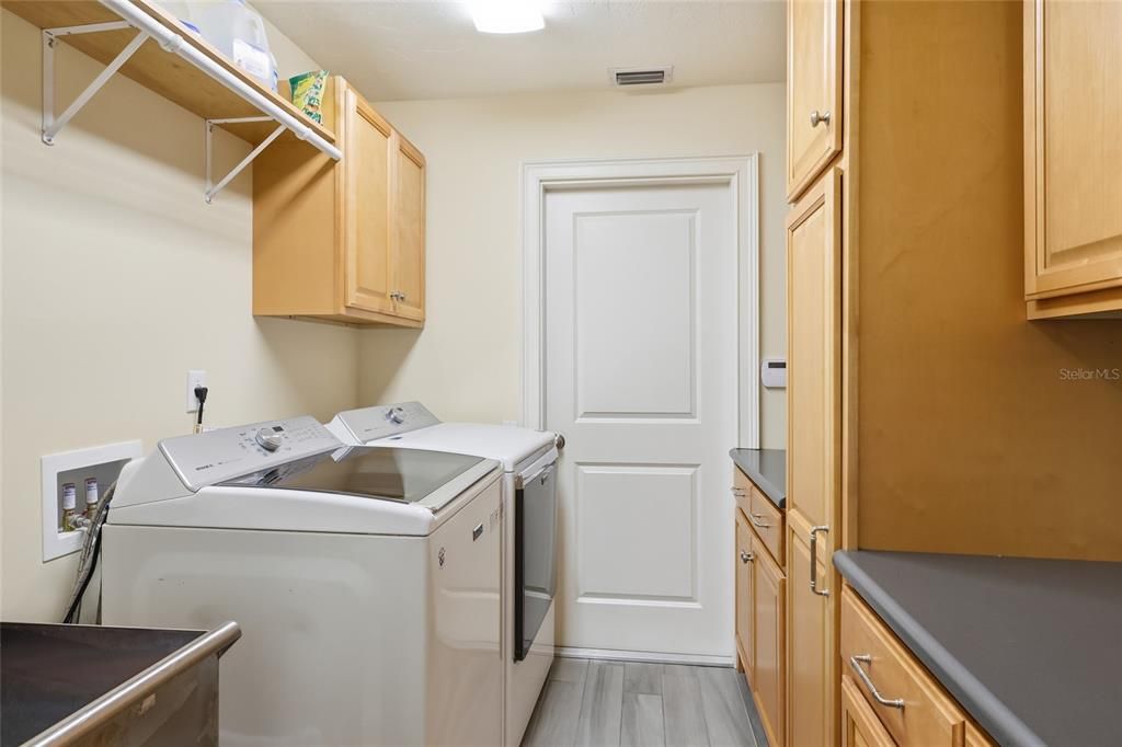 En Venta: $1,600,000 (4 camas, 3 baños, 3017 Pies cuadrados)