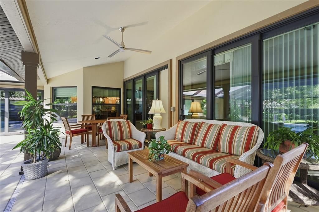 En Venta: $1,600,000 (4 camas, 3 baños, 3017 Pies cuadrados)