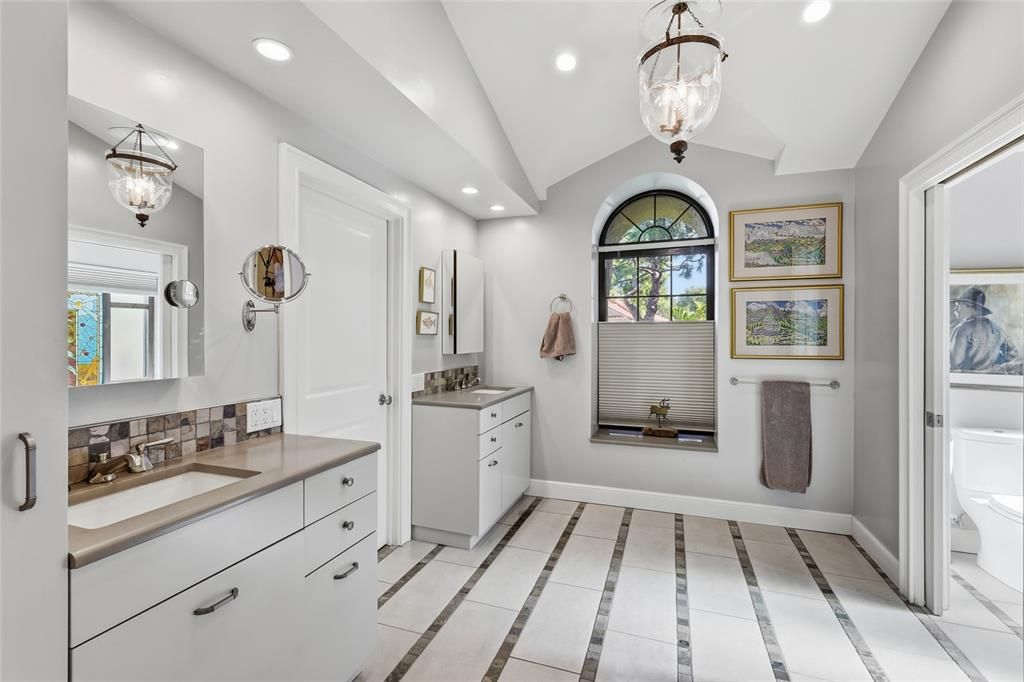 En Venta: $1,600,000 (4 camas, 3 baños, 3017 Pies cuadrados)