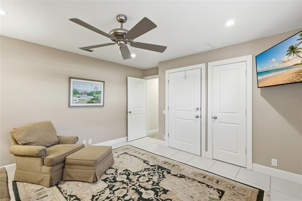 En Venta: $1,600,000 (4 camas, 3 baños, 3017 Pies cuadrados)