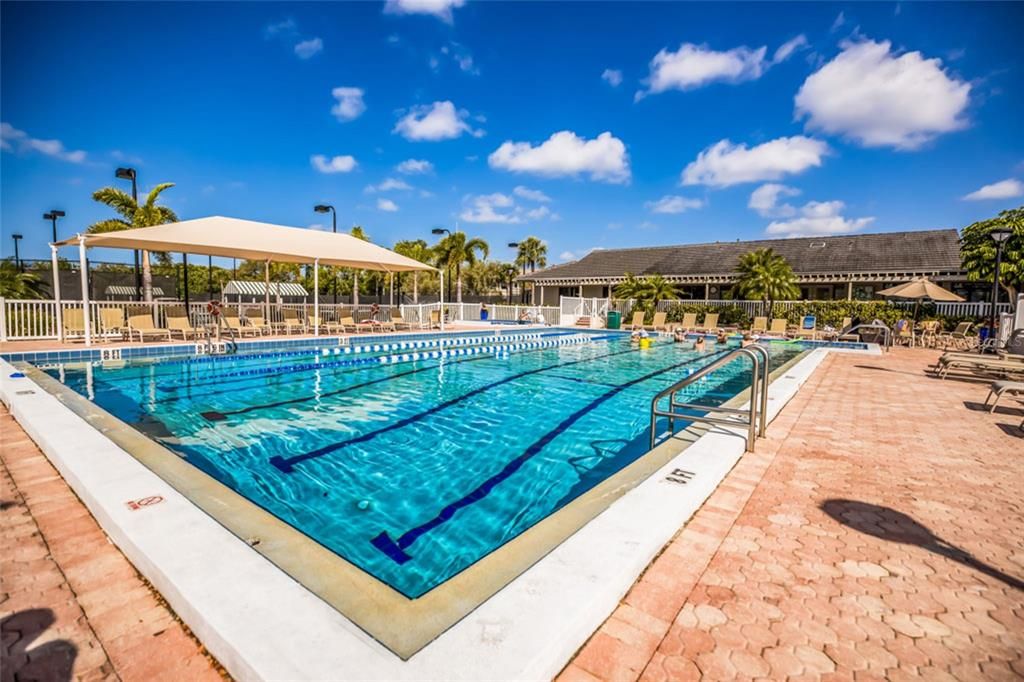 En Venta: $1,600,000 (4 camas, 3 baños, 3017 Pies cuadrados)