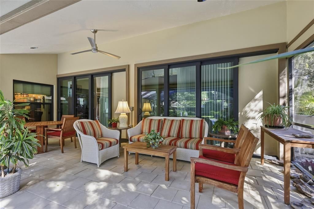 En Venta: $1,600,000 (4 camas, 3 baños, 3017 Pies cuadrados)