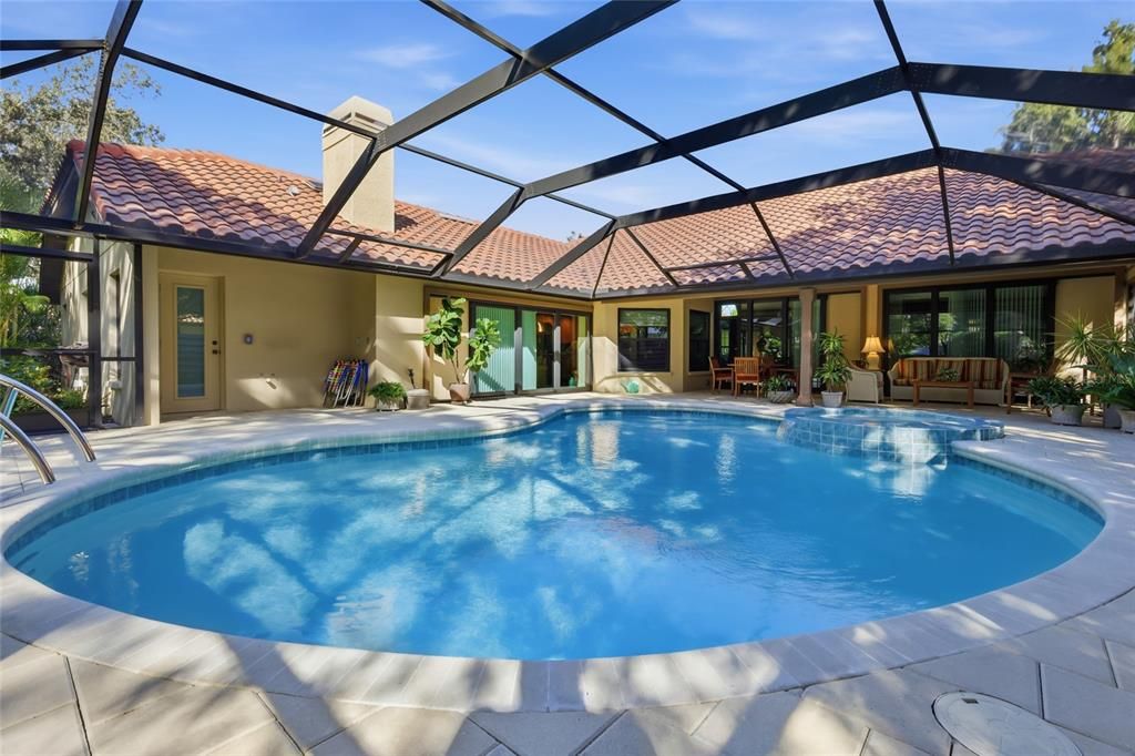 En Venta: $1,600,000 (4 camas, 3 baños, 3017 Pies cuadrados)