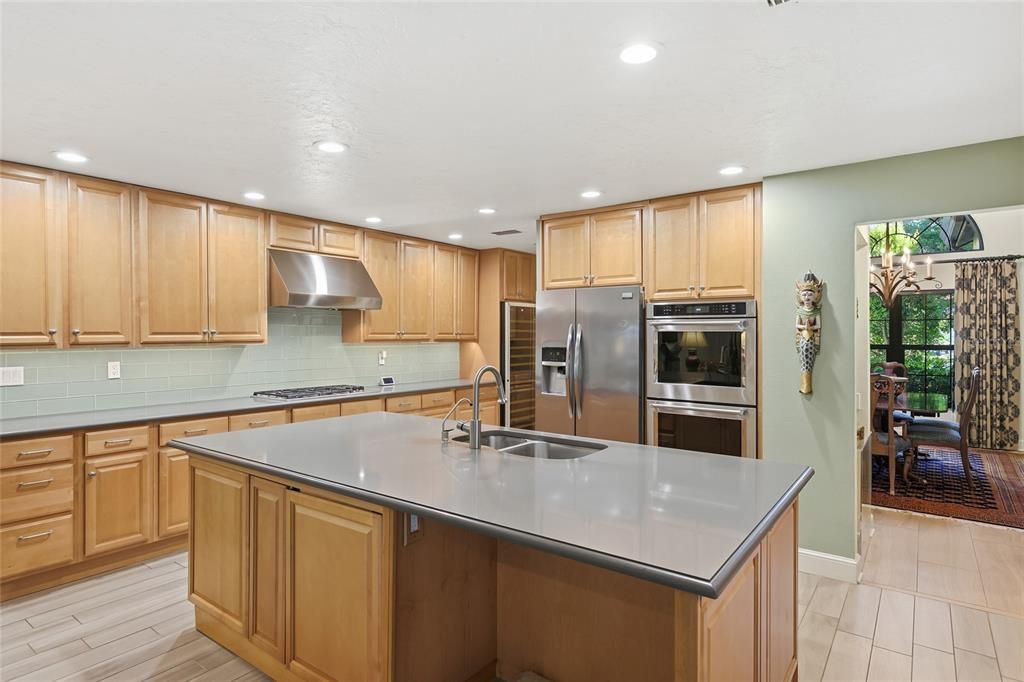 En Venta: $1,600,000 (4 camas, 3 baños, 3017 Pies cuadrados)