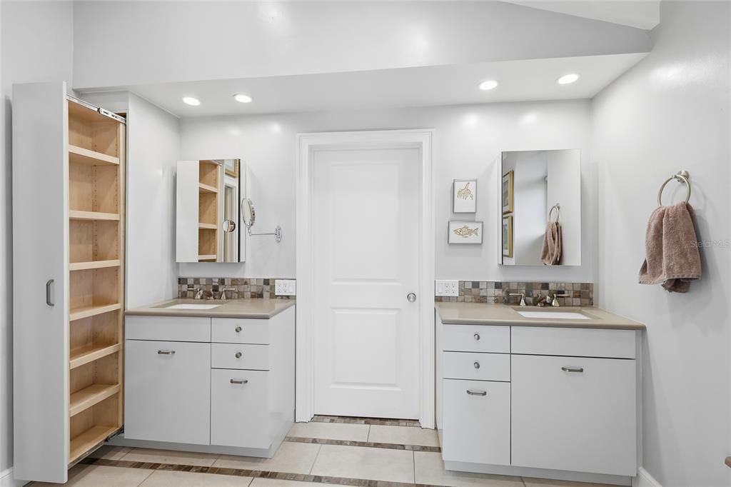 En Venta: $1,600,000 (4 camas, 3 baños, 3017 Pies cuadrados)