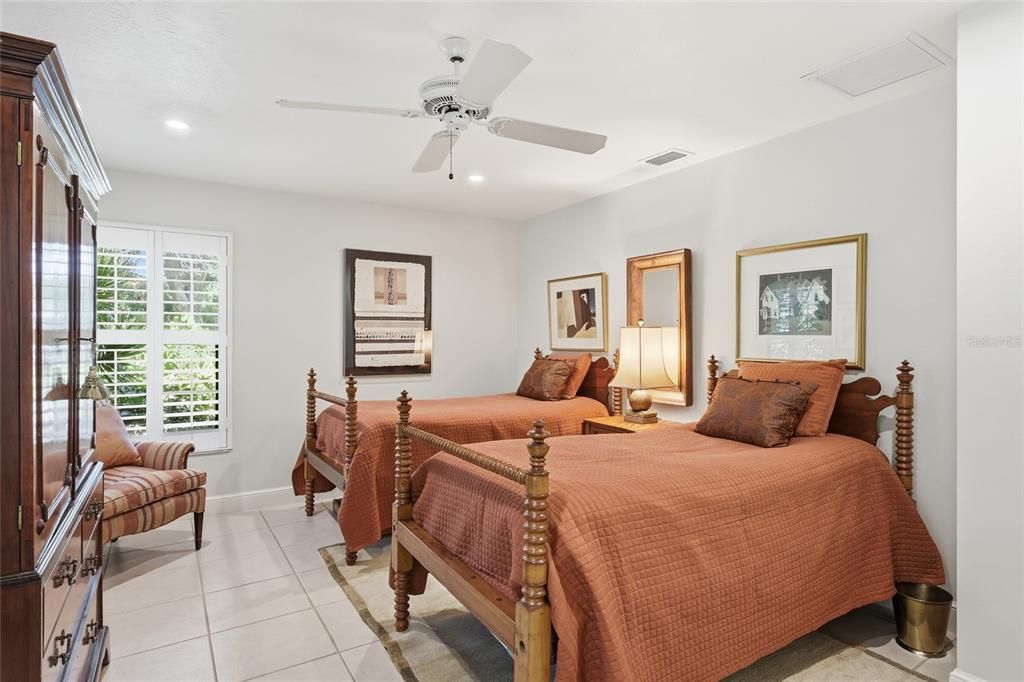 En Venta: $1,600,000 (4 camas, 3 baños, 3017 Pies cuadrados)