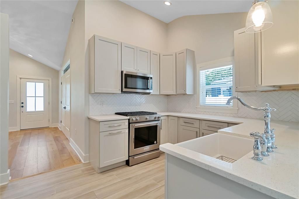 Active With Contract: $550,000 (3 beds, 2 baths, 1511 Square Feet)