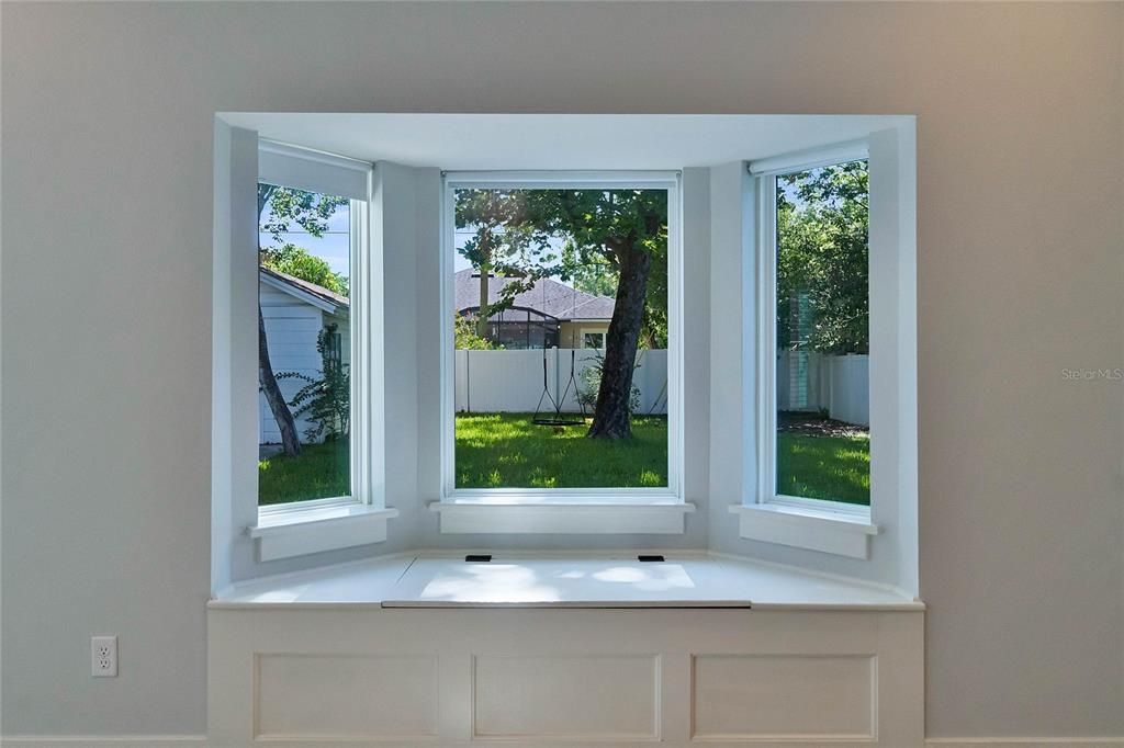 Active With Contract: $550,000 (3 beds, 2 baths, 1511 Square Feet)