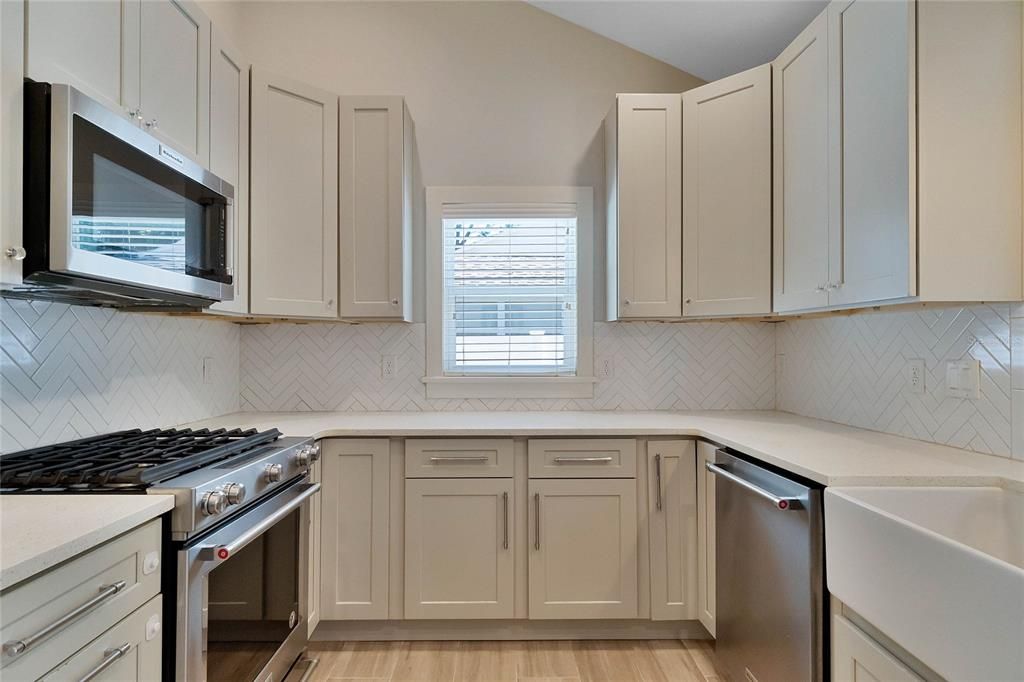 Active With Contract: $550,000 (3 beds, 2 baths, 1511 Square Feet)