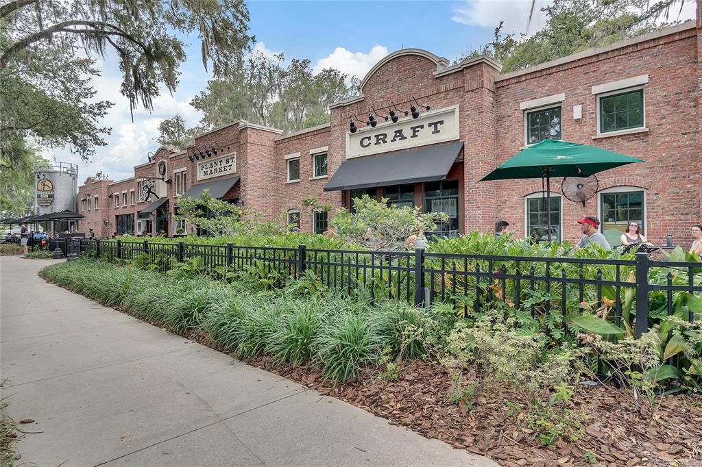 Active With Contract: $550,000 (3 beds, 2 baths, 1511 Square Feet)