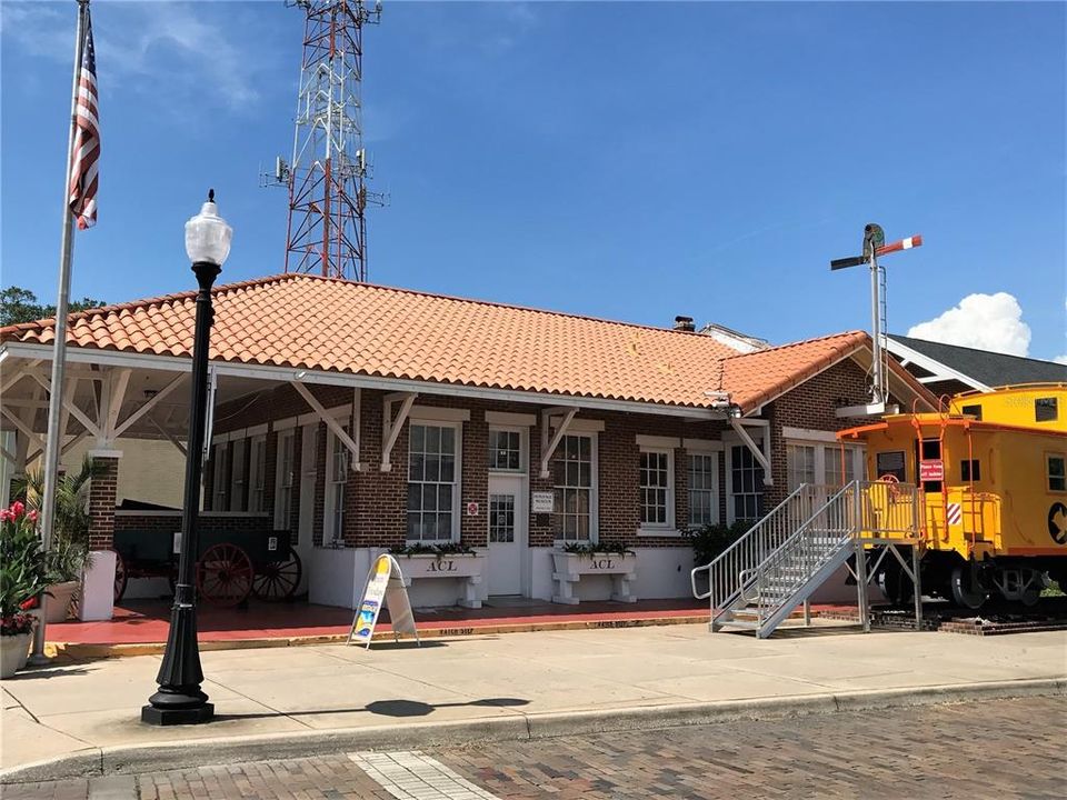 Active With Contract: $550,000 (3 beds, 2 baths, 1511 Square Feet)