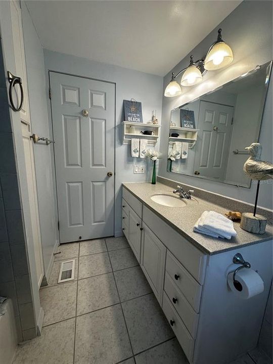 Active With Contract: $149,900 (2 beds, 2 baths, 1168 Square Feet)