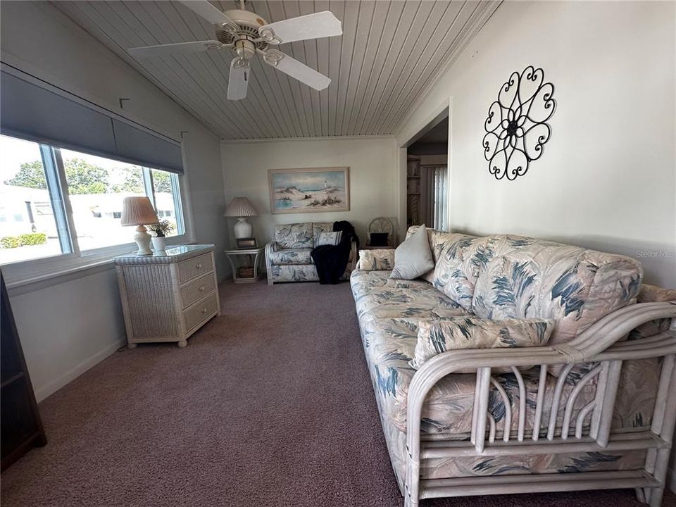 Active With Contract: $149,900 (2 beds, 2 baths, 1168 Square Feet)