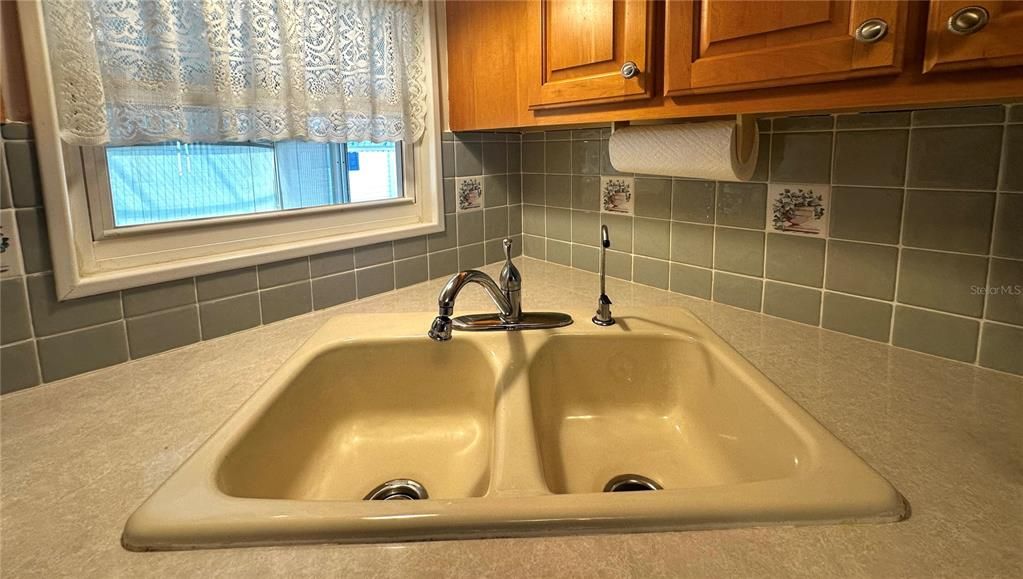 Active With Contract: $149,900 (2 beds, 2 baths, 1168 Square Feet)