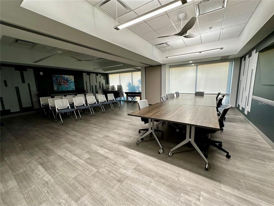 Active With Contract: $149,900 (2 beds, 2 baths, 1168 Square Feet)