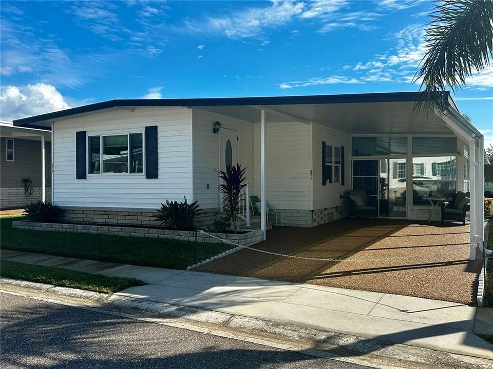 Active With Contract: $149,900 (2 beds, 2 baths, 1168 Square Feet)