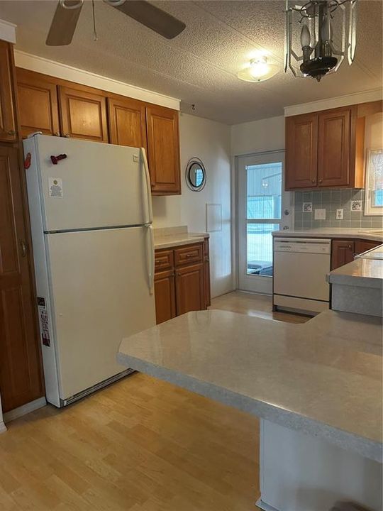 Active With Contract: $149,900 (2 beds, 2 baths, 1168 Square Feet)