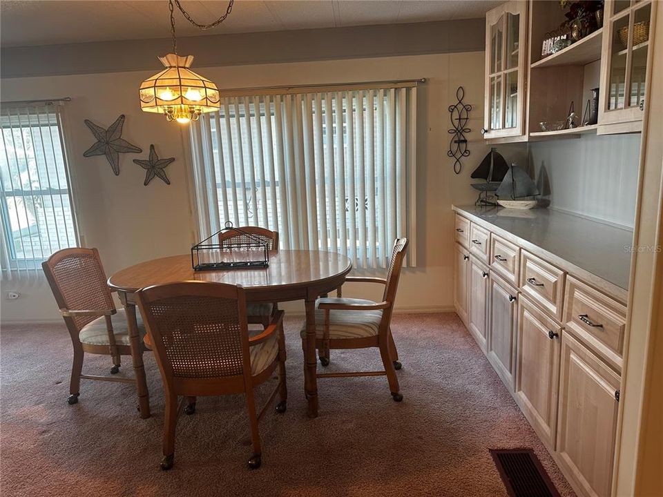 Active With Contract: $149,900 (2 beds, 2 baths, 1168 Square Feet)