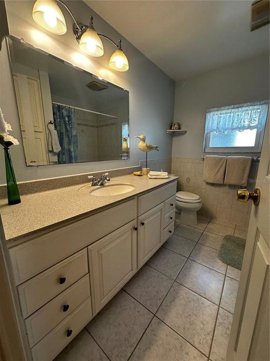 Active With Contract: $149,900 (2 beds, 2 baths, 1168 Square Feet)