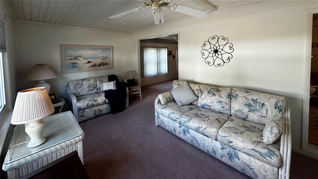 Active With Contract: $149,900 (2 beds, 2 baths, 1168 Square Feet)