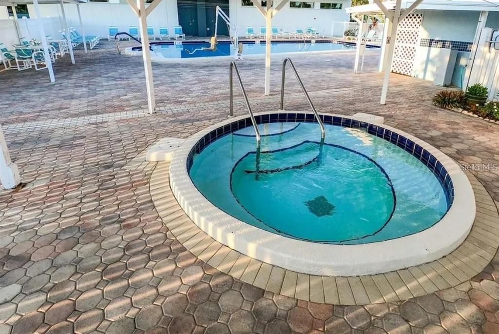 Active With Contract: $149,900 (2 beds, 2 baths, 1168 Square Feet)