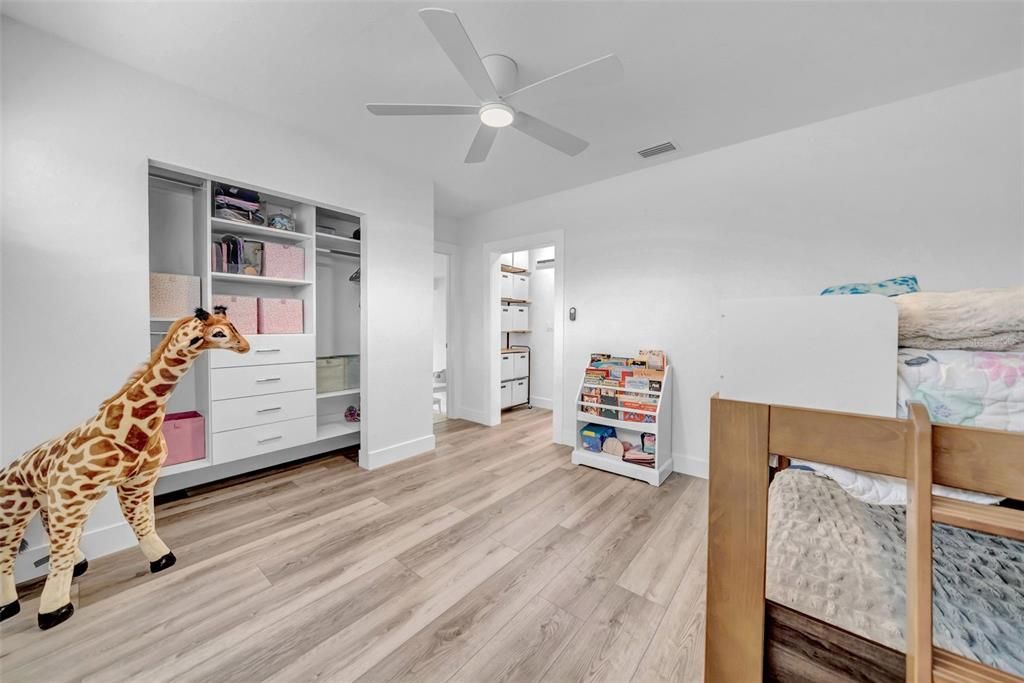 For Sale: $500,000 (2 beds, 2 baths, 1292 Square Feet)