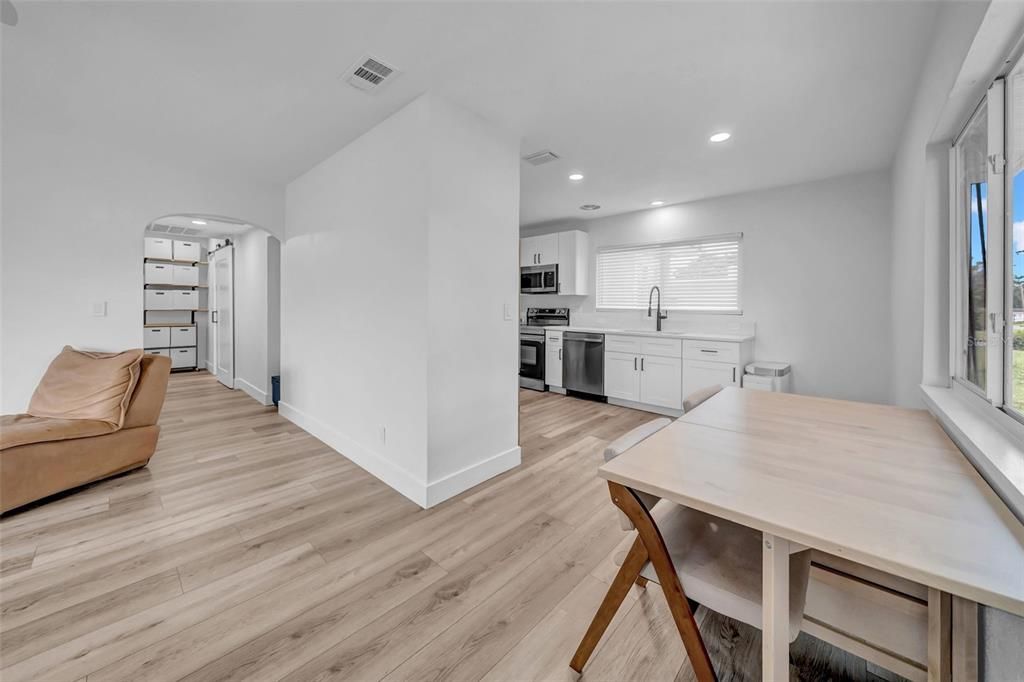 For Sale: $500,000 (2 beds, 2 baths, 1292 Square Feet)