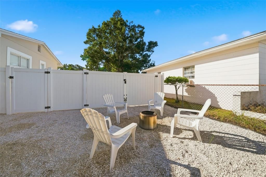 For Sale: $500,000 (2 beds, 2 baths, 1292 Square Feet)