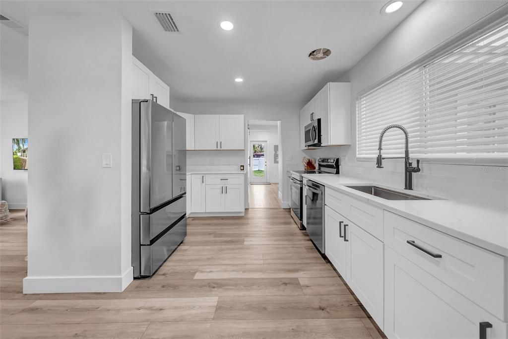 For Sale: $500,000 (2 beds, 2 baths, 1292 Square Feet)