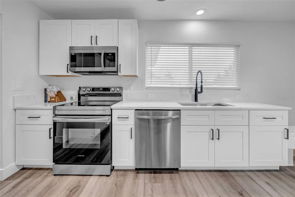 For Sale: $500,000 (2 beds, 2 baths, 1292 Square Feet)