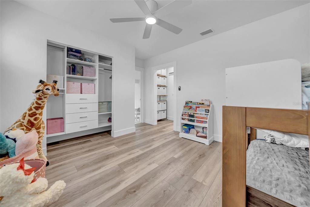 For Sale: $500,000 (2 beds, 2 baths, 1292 Square Feet)