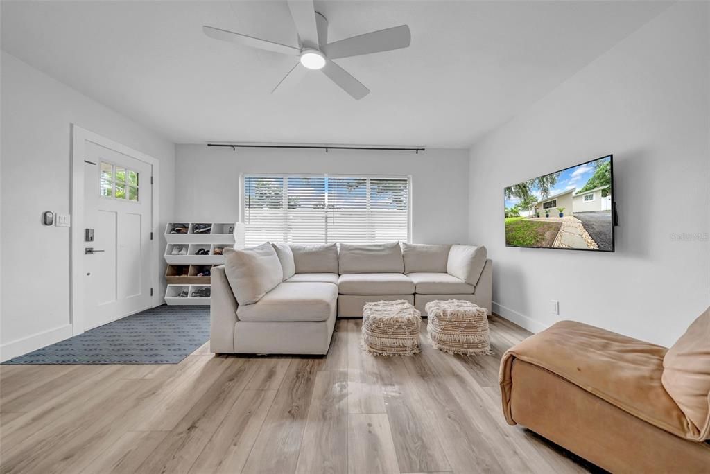 For Sale: $500,000 (2 beds, 2 baths, 1292 Square Feet)