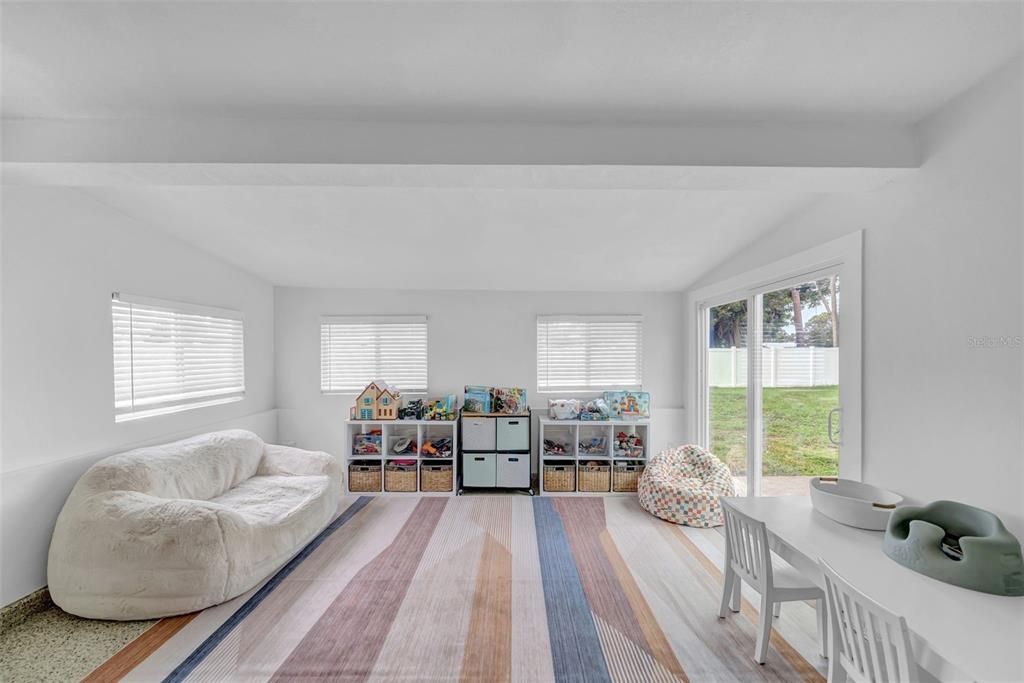 For Sale: $500,000 (2 beds, 2 baths, 1292 Square Feet)