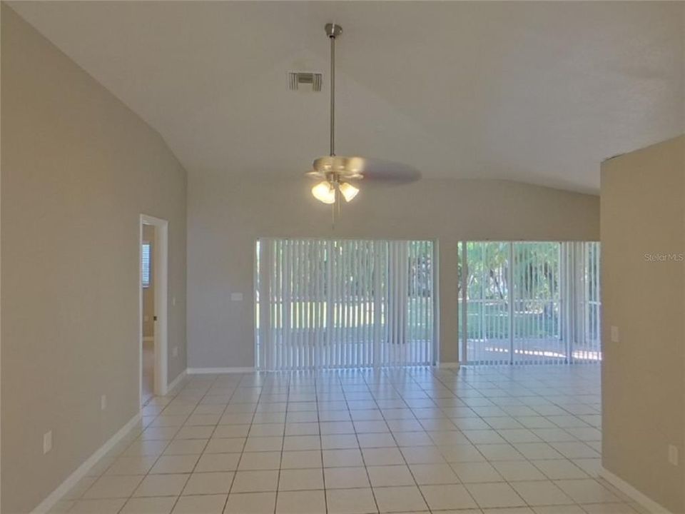 For Rent: $2,099 (3 beds, 2 baths, 1628 Square Feet)