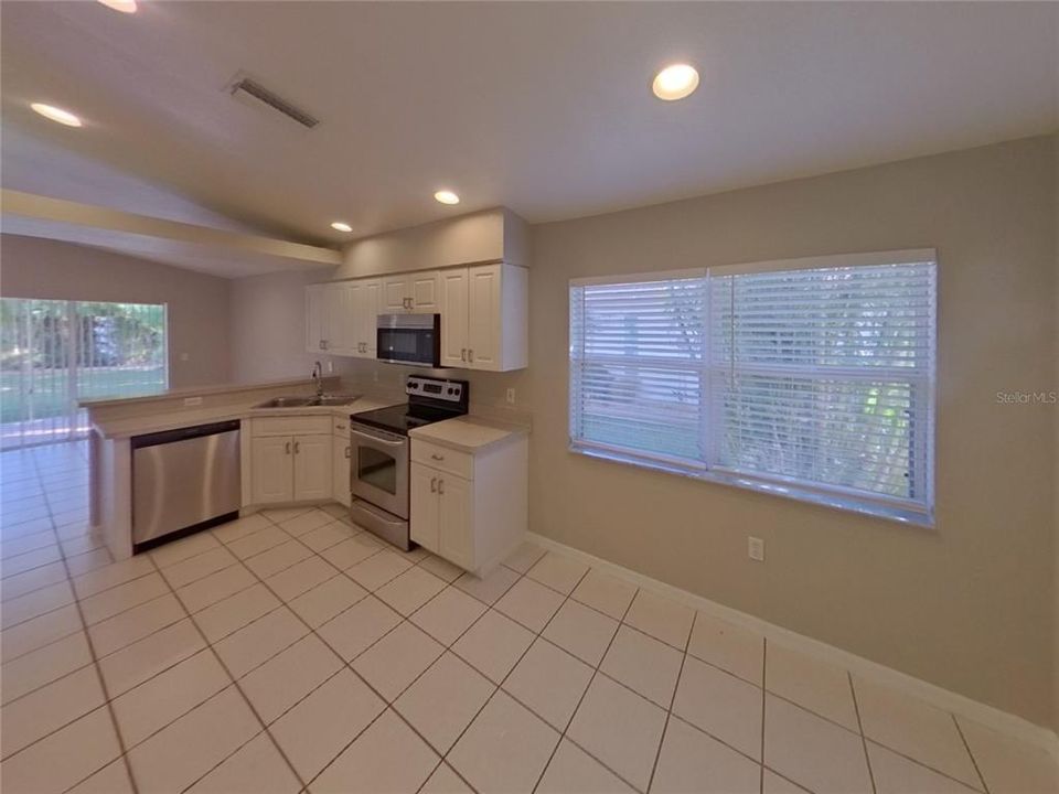 For Rent: $2,099 (3 beds, 2 baths, 1628 Square Feet)