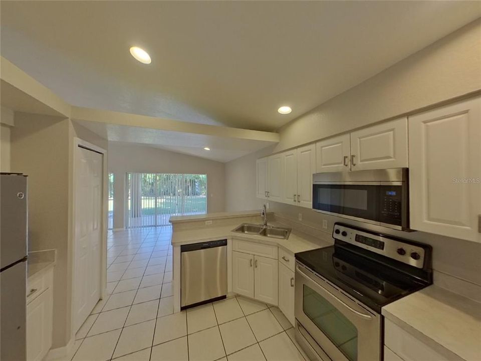 For Rent: $2,099 (3 beds, 2 baths, 1628 Square Feet)
