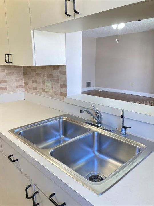 出租: $1,650 (2 贝兹, 1 浴室, 1135 平方英尺)