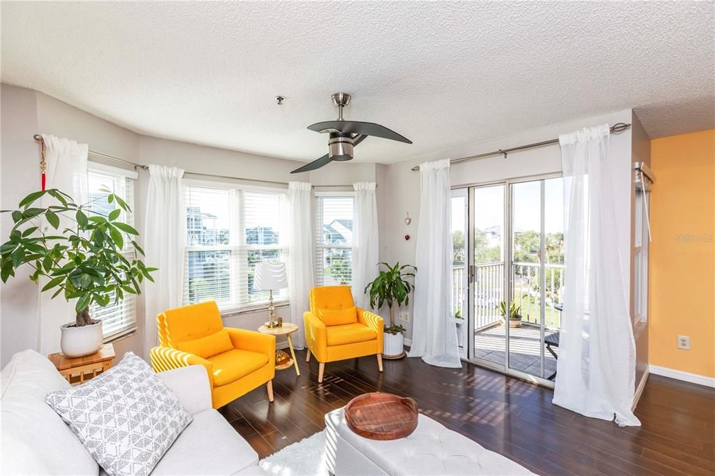 待售: $269,900 (2 贝兹, 2 浴室, 874 平方英尺)