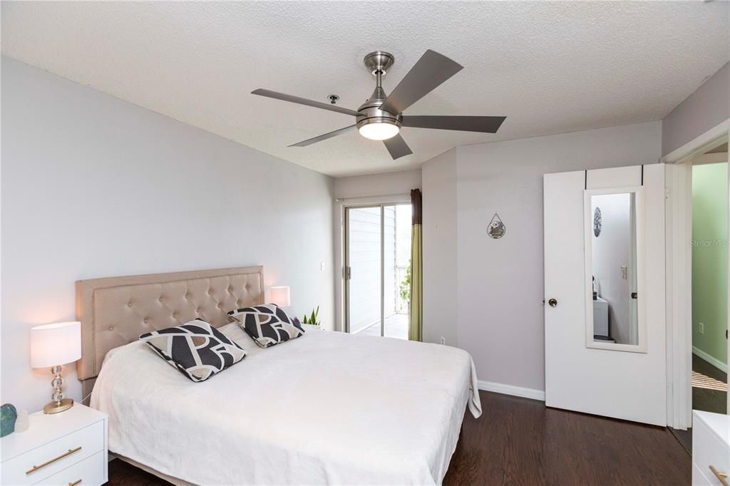 待售: $269,900 (2 贝兹, 2 浴室, 874 平方英尺)