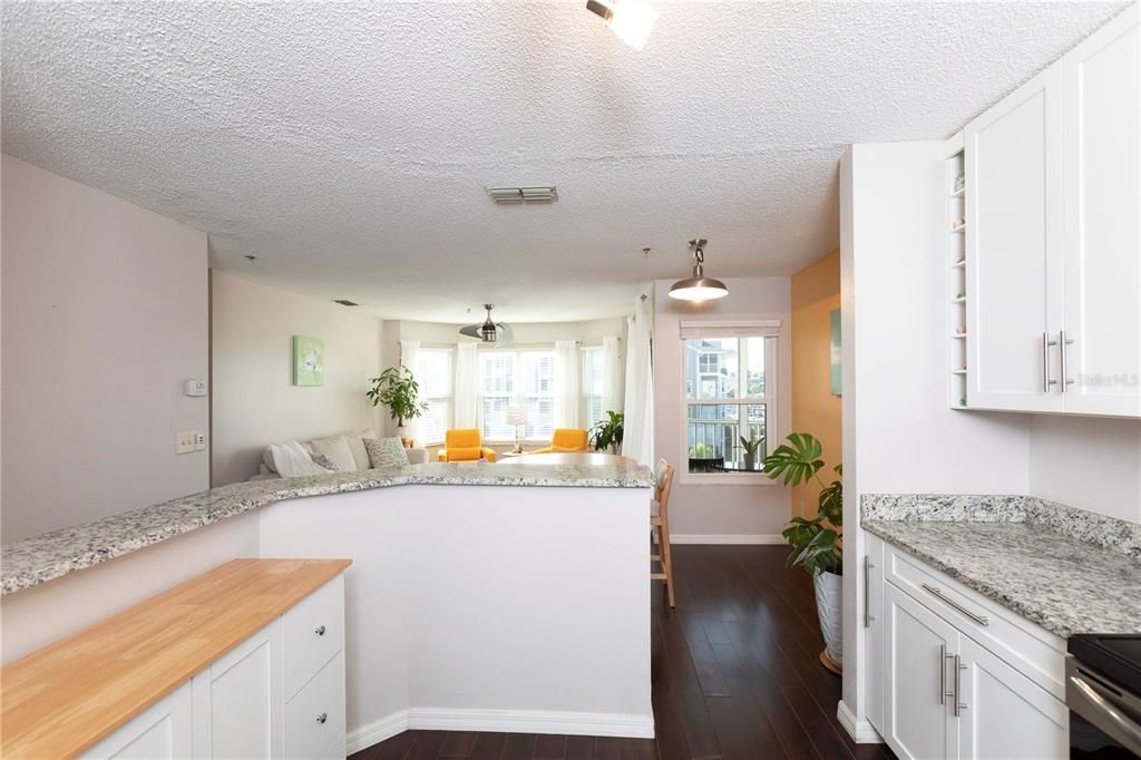 待售: $269,900 (2 贝兹, 2 浴室, 874 平方英尺)