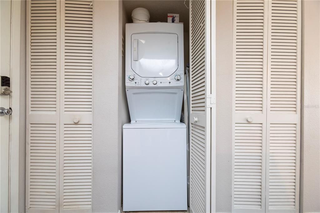 待售: $269,900 (2 贝兹, 2 浴室, 874 平方英尺)