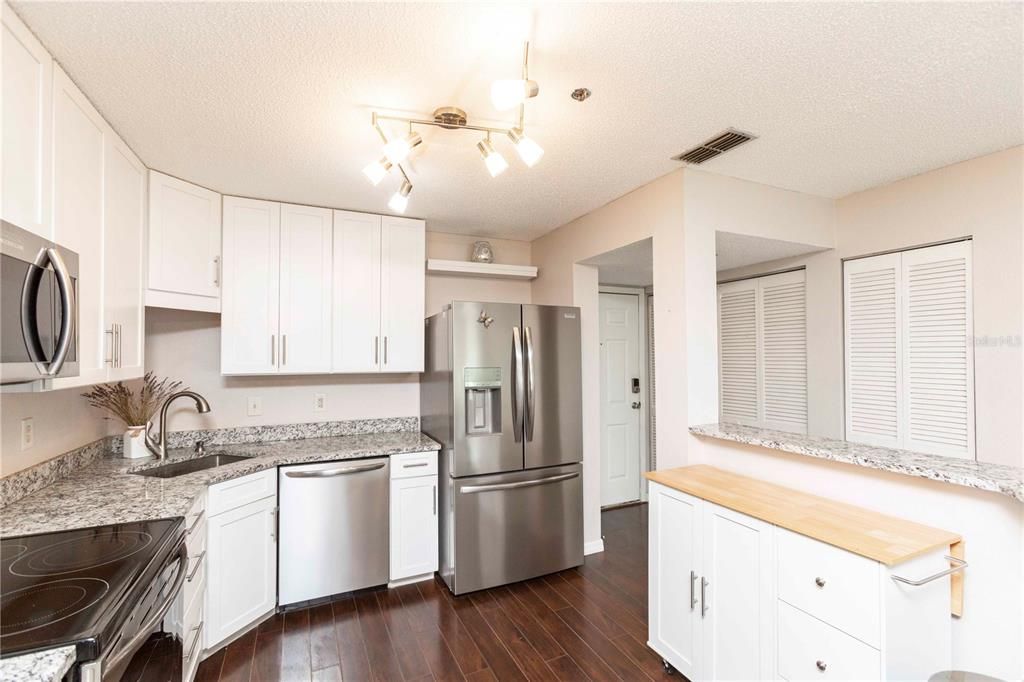 待售: $269,900 (2 贝兹, 2 浴室, 874 平方英尺)