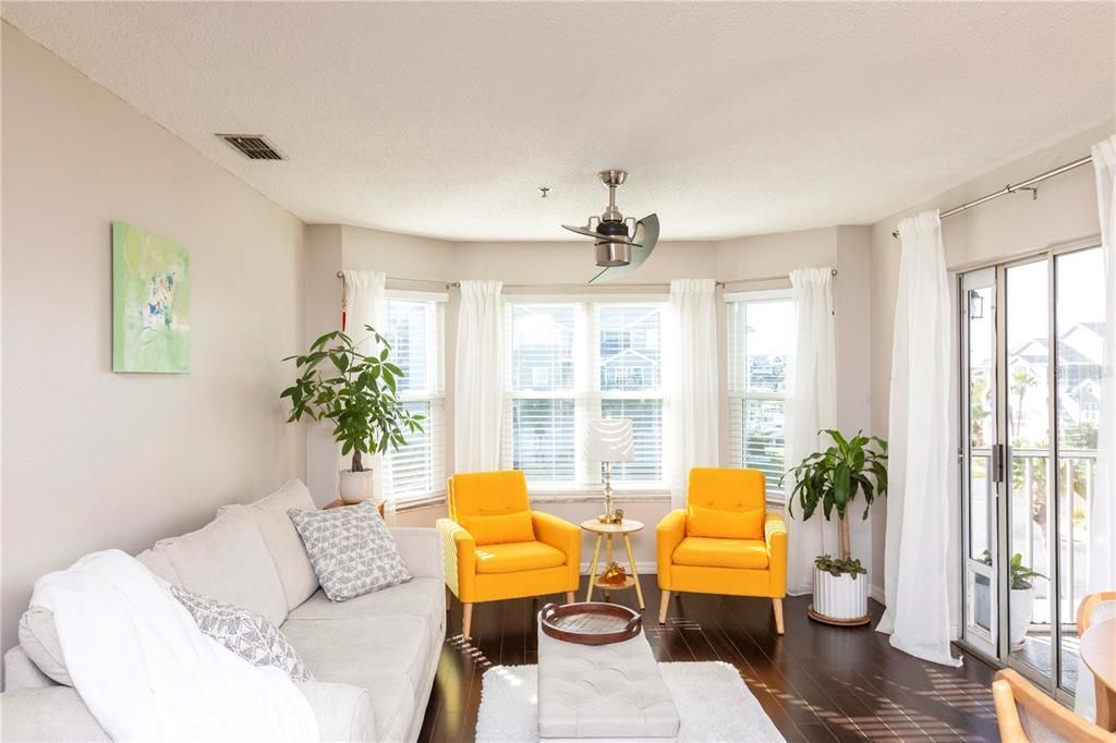 待售: $269,900 (2 贝兹, 2 浴室, 874 平方英尺)